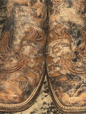 Corral Brown Distressed Embroidered Western Heeled Boots